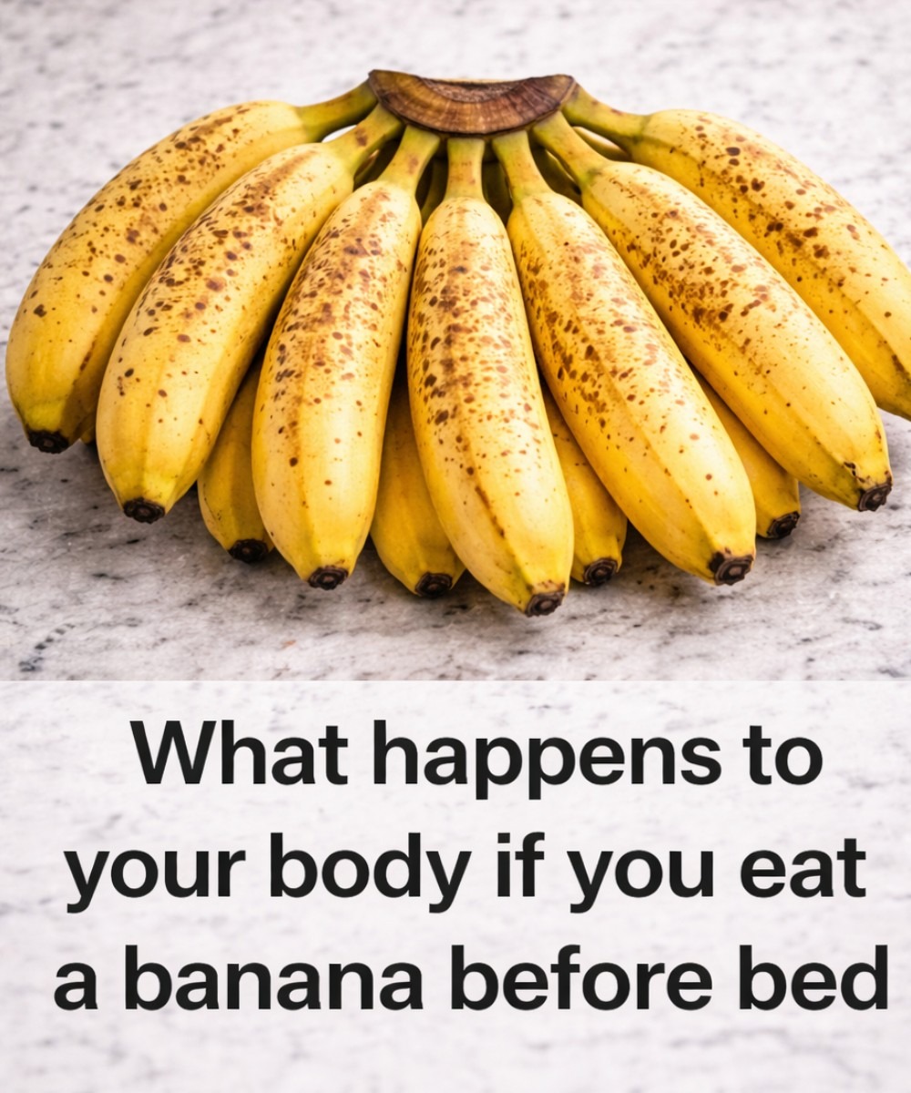 What Happens to Your Body When You Eat a Banana Before Bed (Benefits & Effects)